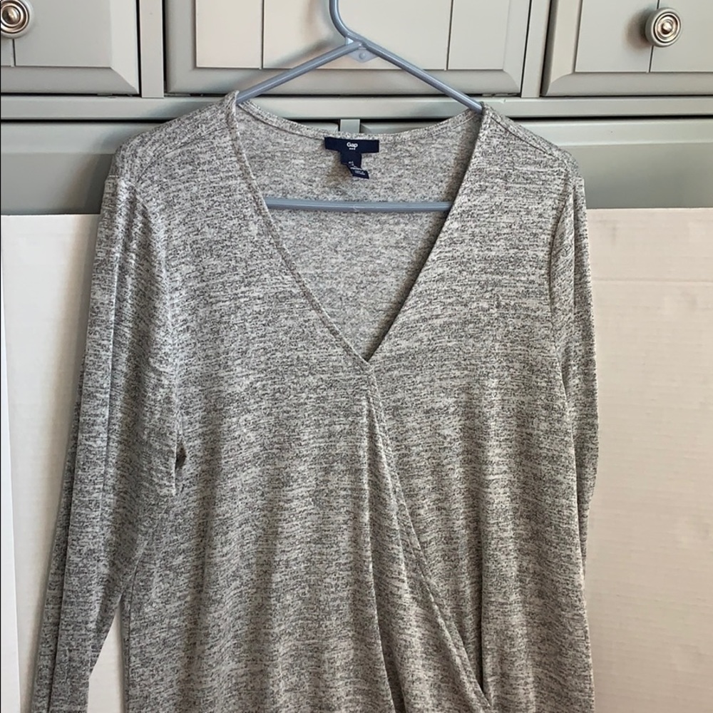 Gap V-Neck long sleeve sweater with side opening